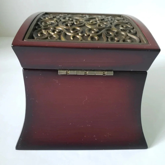 2004 Bombay Small Wooden  Musical Ring Jewelry Box. - Picture 4 of 11